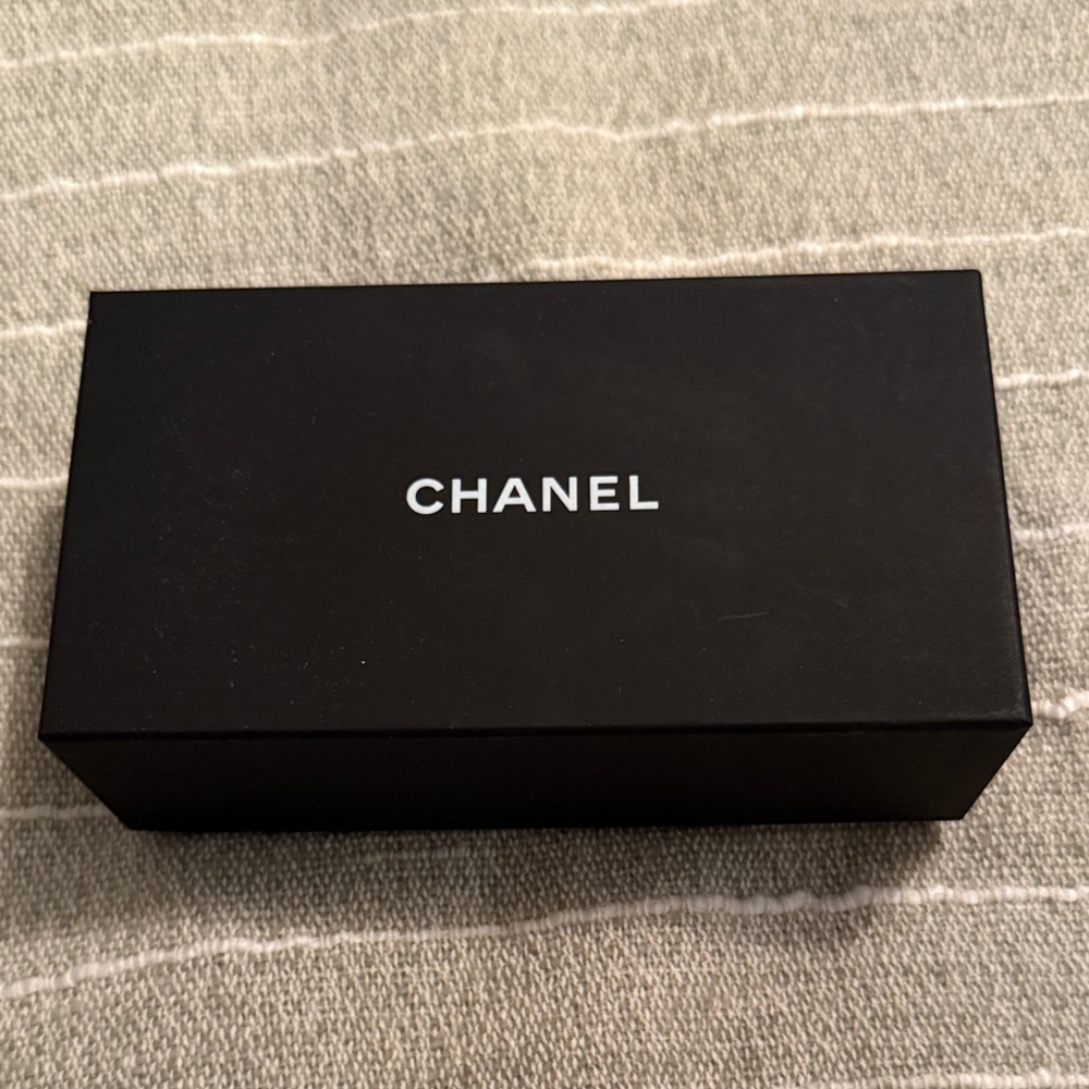 Chanel sunglasses Black Box with instructions